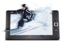 Energy 3D HD Media Player, el primer reproductor portátil 3D sin gafas de Energy Sistem. Uno de los mayores inconvenientes, hasta el momento, había sido la necesidad del uso de gafas para ver la reproducción de contenidos en tres dimensiones. Pero gracias a la aplicación de una tecnología novedosa, conocida como Parallax barrier, el uso de las mismas ya no es imprescindible para poder disfrutar del maravilloso mundo de las imágenes y vídeos tridimensionales con el Energy 3D HD Media Player 6608 Dark Iron .