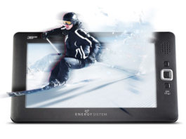Energy 3D HD Media Player, el primer reproductor portátil 3D sin gafas de Energy Sistem. Uno de los mayores inconvenientes, hasta el momento, había sido la necesidad del uso de gafas para ver la reproducción de contenidos en tres dimensiones. Pero gracias a la aplicación de una tecnología novedosa, conocida como Parallax barrier, el uso de las mismas ya no es imprescindible para poder disfrutar del maravilloso mundo de las imágenes y vídeos tridimensionales con el Energy 3D HD Media Player 6608 Dark Iron .