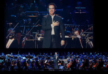 Diego Navarro: “Las infraestructuras técnicas y artísticas de FIMUCITÉ han logrado crear magia estos siete años” Diego Navarro dirige la "Sinfonía biomecánica"