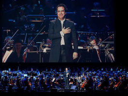 Diego Navarro: “Las infraestructuras técnicas y artísticas de FIMUCITÉ han logrado crear magia estos siete años” Diego Navarro dirige la "Sinfonía biomecánica"