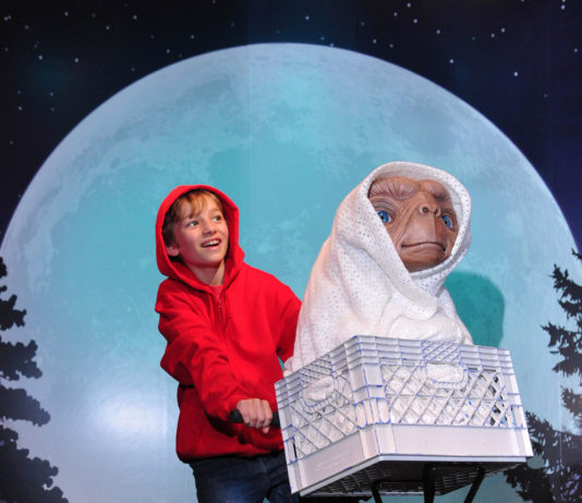 El museo Madame Tussauds inmortaliza a E.T. montado en bicicleta