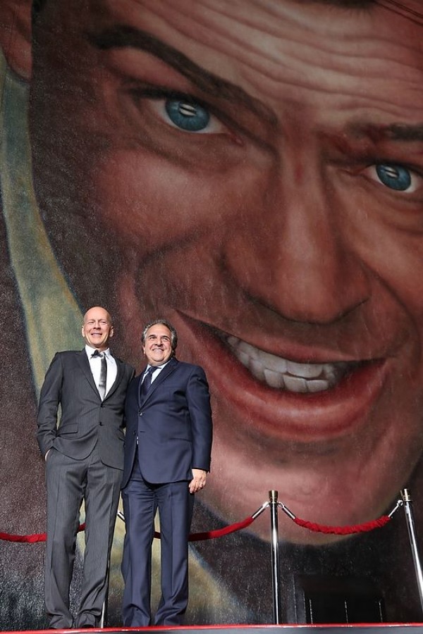 Mural La Jungla de Cristal. Die Hard con Bruce Willis