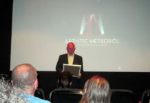 Colin Arthur recibe la butaca de honor en el Artistic Metropol Colin Arthur recibe la Butaca de Honor en la sala Artistic Metropol