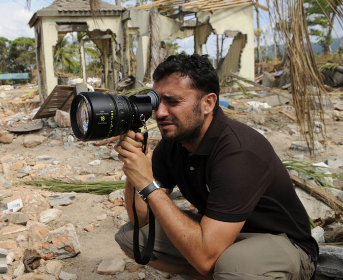 J.A. Bayona en el rodade de "Lo imposible"