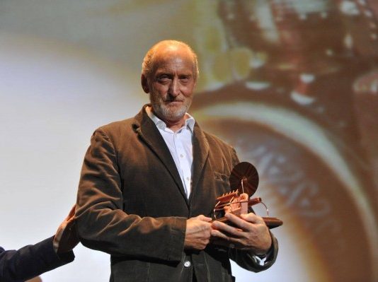 SITGES 2013 DÍA 3: Charles Dance triunfa en la proyección de «JUEGO DE TRONOS» y «MINDSCAPE» reivindica la internacionalización del cine Charles Dance en Sitges 2013