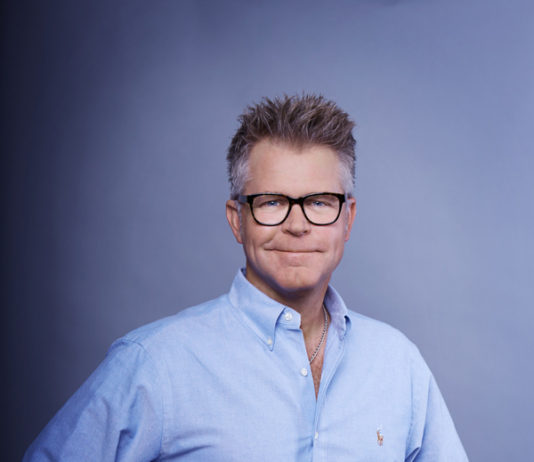 ENTREVISTA a KLAY HALL, director de «AVIONES» Klay Hall, director de AVIONES (Planes) de Disney