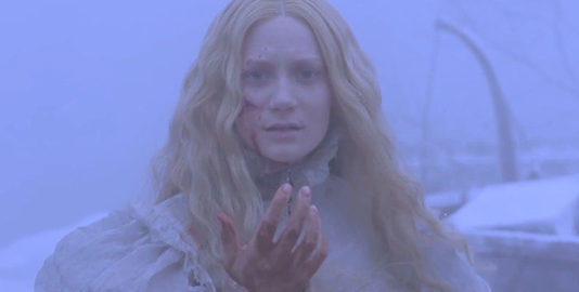 Crítica: ‘LA CUMBRE ESCARLATA’. La caída de la Casa Sharpe La cumbre escarlata