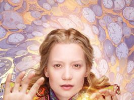 «ALICIA A TRAVÉS DEL ESPEJO» ya tiene tráiler Disney Alicia a través del espejo