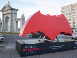 Los emblemas de los protagonistas de «BATMAN v SUPERMAN» toman Madrid