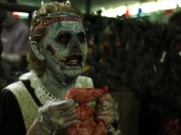 Crítica: «POULTRYGEIST»: Este pollo está muy vivo