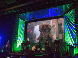 John Carpenter regresa a la dirección con la serie SUBURBAN SCREAMS John Carpenter ofreció un inolvidable concierto en el Festival de Sitges. | Foto: Daniel Fumero