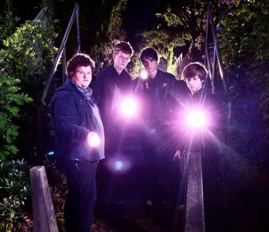 Crítica: ‘VERANO DEL 84’. Nostalgia amarga 'Summer of 84'.