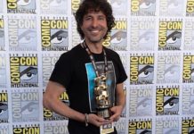 ‘MASK OF SANITY’ de Fran Casanova, Mejor Cortometraje de terror en la COMIC-CON de San Diego Fran Casanova posa con el Premio al Mejor Cortometraje de Terror / Suspense de la Comic-Con de San Diego 2019.