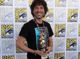 ‘MASK OF SANITY’ de Fran Casanova, Mejor Cortometraje de terror en la COMIC-CON de San Diego Fran Casanova posa con el Premio al Mejor Cortometraje de Terror / Suspense de la Comic-Con de San Diego 2019.