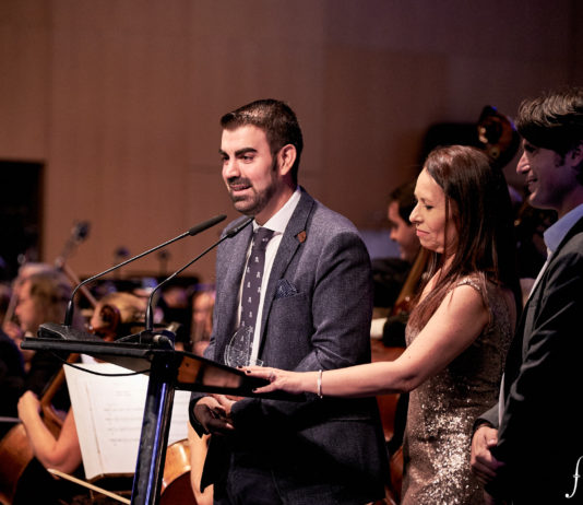 FIMUCITÉ acogerá la entrega de los II PREMIOS DE LA MÚSICA PARA EL AUDIOVISUAL ESPAÑOL El compositor Carlos M. Jara recogió en la pasada edición de FIMUCITÉ el Premio de la Música para el Audiovisual Español por su partitura para la serie de televisión ‘Otros mundos’.
