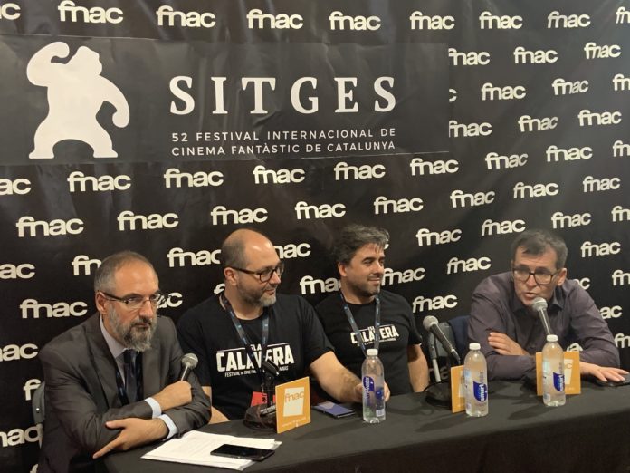 De izquierda a derecha, el coordinador del Espacio Fnac de Sitges Jordi Ojeda, Daniel Fumero y Ramón González Trujillo, codirectores del Festival Isla Calavera, y Ángel Sala, director del Festival de Sitges.