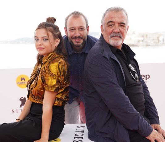 SITGES 2019: ‘CUERDAS’, el realismo al servicio del fantástico Los protagonistas de 'Cuerdas', Paula del Río y Miguel Ángel Jenner, junto al director José Luis Montesinos.