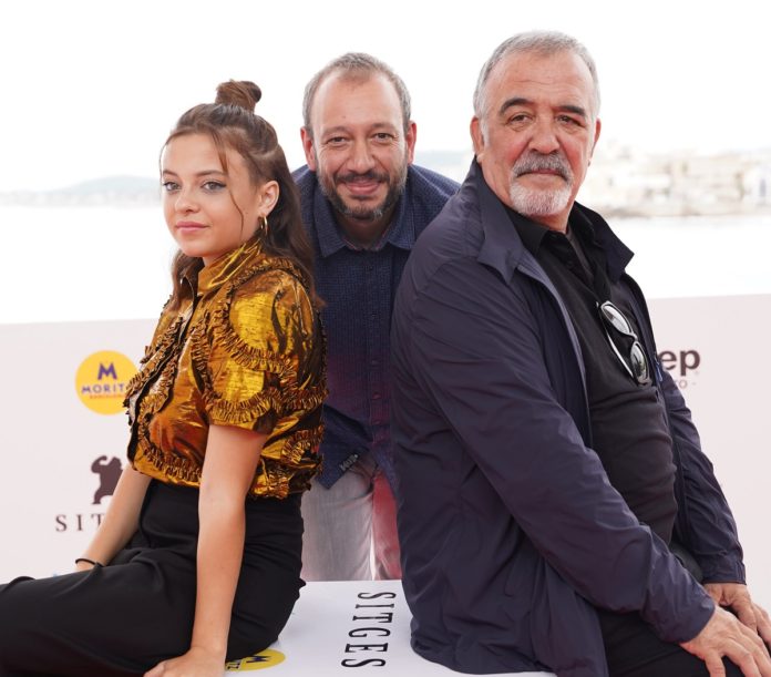 Los protagonistas de 'Cuerdas', Paula del Río y Miguel Ángel Jenner, junto al director José Luis Montesinos. Los protagonistas de 'Cuerdas', Paula del Río y Miguel Ángel Jenner, junto al director José Luis Montesinos.