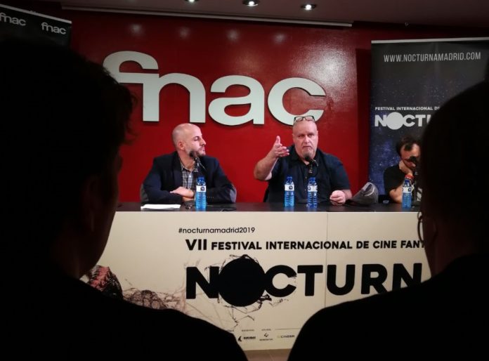 Alex Proyas junto al director del Festival Nocturna Madrid, Sergio Molina.