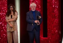 ‘DOLOR Y GLORIA’ y ‘HIERRO’ triunfan en los PREMIOS FEROZ 2020 Pedro Almodóvar subió varias veces al escenario de los Premios Feroz 2020 a recoger sus galardones.