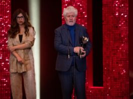 ‘DOLOR Y GLORIA’ y ‘HIERRO’ triunfan en los PREMIOS FEROZ 2020 Pedro Almodóvar subió varias veces al escenario de los Premios Feroz 2020 a recoger sus galardones.