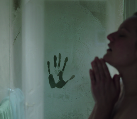 Crítica: ‘EL HOMBRE INVISIBLE’. Mi problema con Leigh Whannell Tras su participación en Nosotros, Elisabeth Moss vuelve al cine de terror con El hombre invisible.