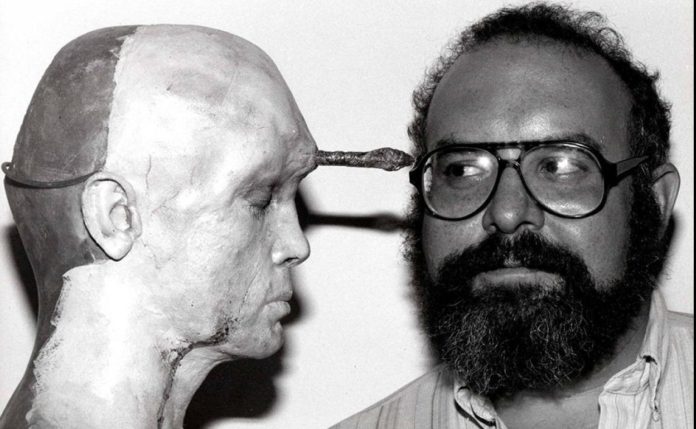 Stuart Gordon con el doble animatrónico de Jeffrey Combs en el rodaje de Re-sonator.