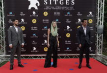‘NO MATARÁS’ deja huella en Sitges El director David Victori y los protagonistas de ‘No matarás’, Milena Smit y Mario Casas, en la alfombra roja previa al estreno en Sitges.