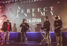 El Jurado y el público del FESTIVAL ISLA CALAVERA coinciden: ‘COSMÉTICA DEL ENEMIGO’, de Kike Maíllo, mejor largometraje Los codirectores del Festival Isla Calavera, Daniel Fumero y Ramón González Trujillo, y los presentadores Miguel Ángel Rodríguez y Vanesa Bocanegra, en la proyección de 'Cosmética del enemigo'.