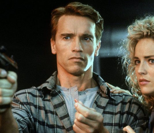 Crítica: ‘DESAFÍO TOTAL’. Nostalgia al por mayor Arnold Schwarzenegger y Sharon Stone, marido y mujer en ‘Desafío total’.