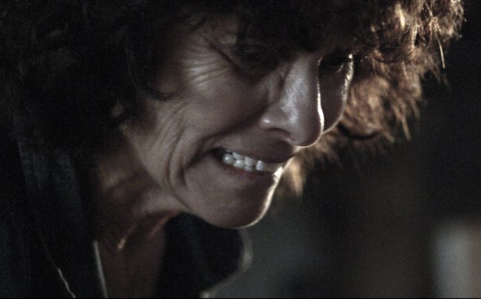 Adrienne Barbeau en Unearth.