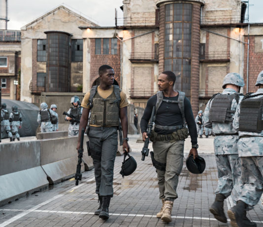 Crítica: A DESCUBIERTO. Debris 'A descubierto', un thriller de ciencia ficción con Anthony Mackie.