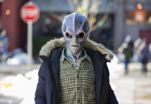 RESIDENT ALIEN llega el 15 de febrero a SYFY Resident Alien. Episodio 1.