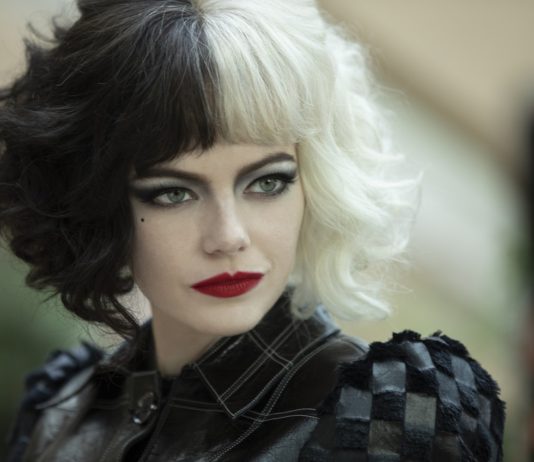 Crítica: CRUELLA. Glam de vil Emma Stone es Cruella en la nueva película de acción real de Disney.