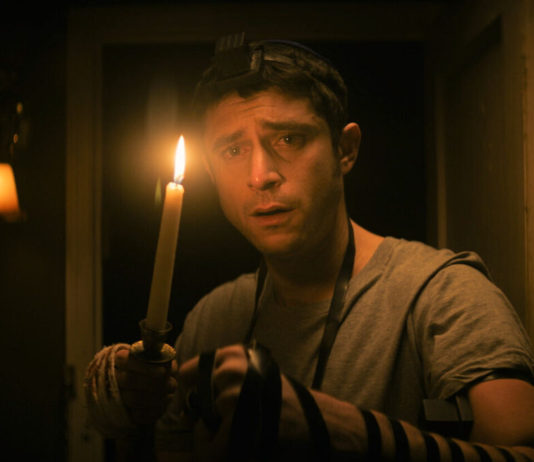 Crítica: THE VIGIL. Demonios internos The Vigil, de Keith Tomas.