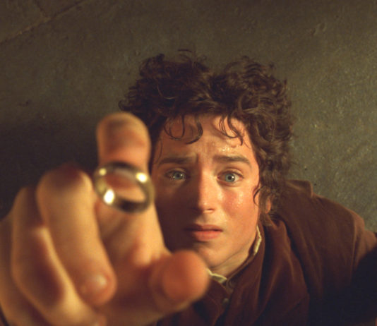 Regreso a la Tierra Media Elijah Wood es Frodo Bolsón en ‘La Comunidad del anillo’, de nuevo en cines hasta el 6 de mayo.