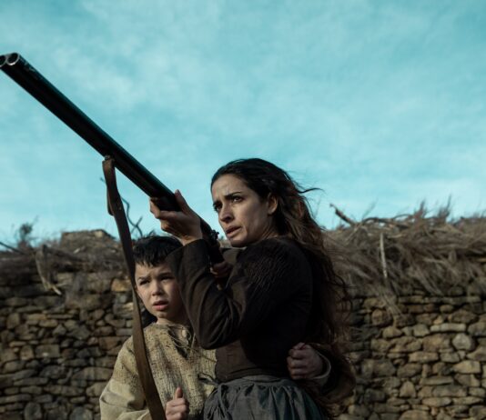 SITGES 2021: Y TODOS ARDERÁN y EL PÁRAMO se añaden a la programación de fantástico español Asier Flores e Inma Cuesta en El páramo. (c) Lander Larrañaga / Netflix