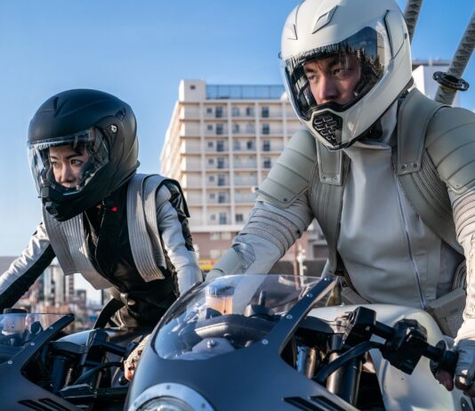 SNAKE EYES: EL ORIGEN llega a la cartelera este viernes 13 Haruka Abe es Akiko y Andrew Koji es Tommy en 'Snake Eyes: El origen'.