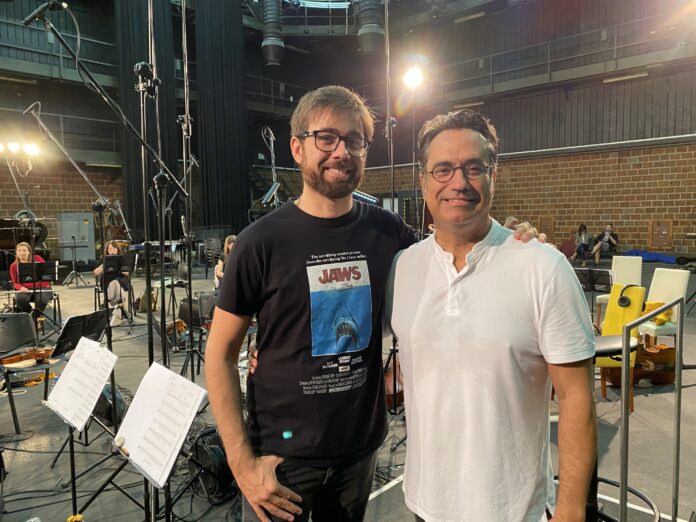 El director de El Páramo, David Casademunt, y el compositor de la banda sonora, Diego Navarro.