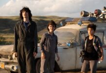 Crítica: CAZAFANTASMAS. MÁS ALLÁ. Regreso al pasado Trevor (Finn Wolfhard), Phoebe (Mckenna Grace) y Podcast (Logan Kim) en Cazafantasmas. Más allá. Columbia Pictures.