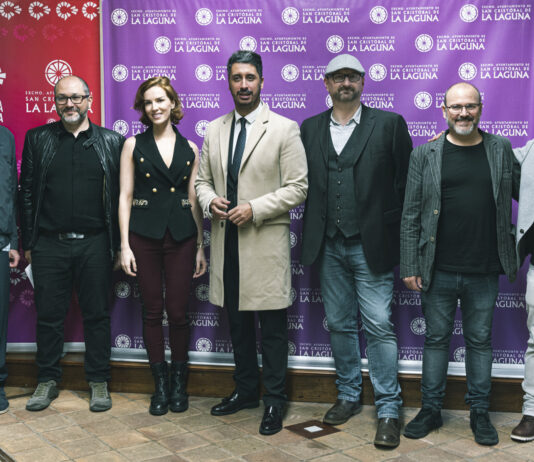 Neil Marshall, Charlotte Kirk y Víctor Matellano, en el Festival Isla Calavera Isla Calavera presenta en rueda de prensa a su elenco de invitados.