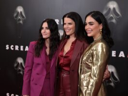 «LEGACY CAST»: El reparto original de SCREAM habla de la nueva secuela Courteney Cox, Neve Campbell y Melissa Barrera, durante la promoción de Scream. Alex J. Berliner/ABImages