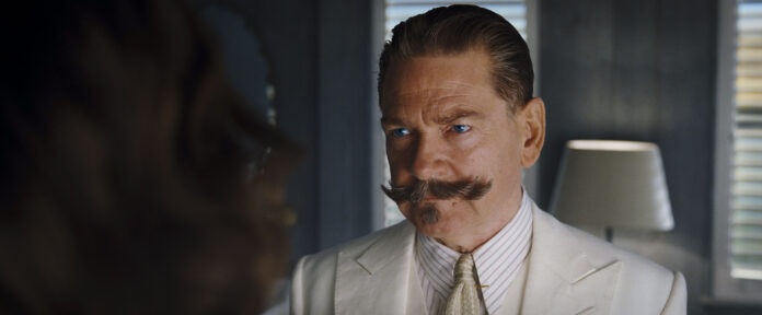 Kenneth Branagh como Hércules Poirot en 'Muerte en el Nilo', de 20th Century Studios.