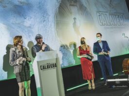 El FESTIVAL ISLA CALAVERA abre convocatoria de películas para su edición 2022 Charlotte Kirk y Neil Marshall en Isla Calavera 2021.