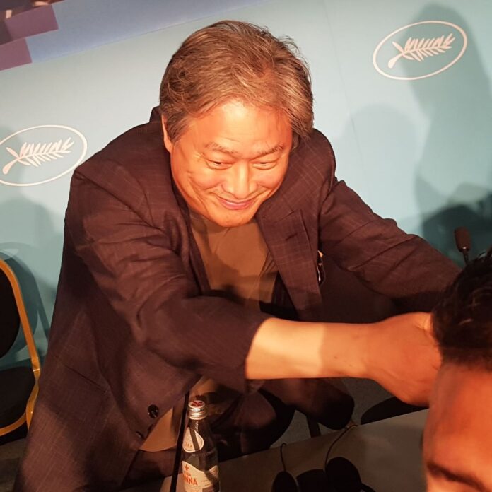 Park Chan-Wook en la rueda de prensa de Decision to leave, en Cannes 2022.