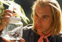 ARACHNOPHOBIA: Pánico a las arañas Julian Sands, en una de las instantáneas más icónicas de la ‘Arachnophobia’ original.