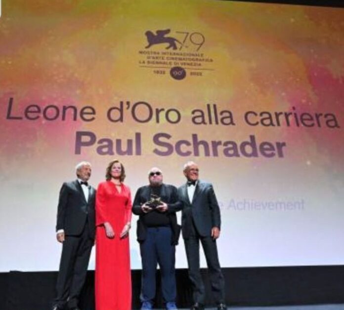 Paul Schrader recoge el León de Oro honorífico en Venecia.