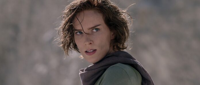 Charlotte Kirk en The Lair, de Neil Marshall.