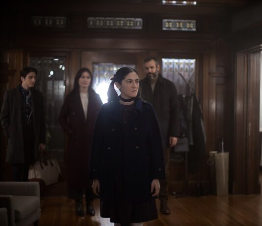 Crítica: LA HUÉRFANA. PRIMER ASESINATO. A falta de pan, buenas son galletas La huérfana: Primer asesinato