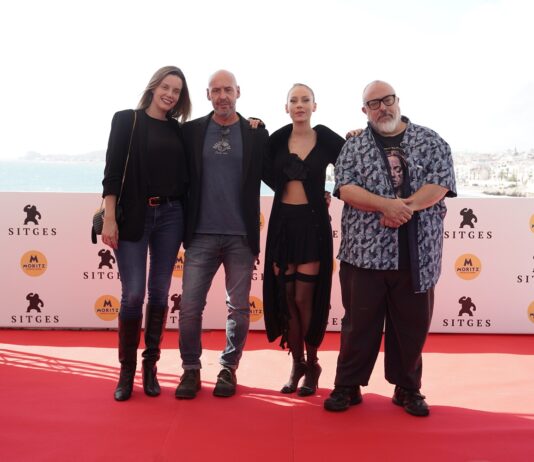 SITGES 2022 | VENUS, la casa de la bruja Jaume Balagueró y la actriz Ester Expósito, entre los productores de 'Venus', Carolina Bang y Álex de la Iglesia.